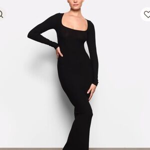 NWT- SKIMS- Long Sleeved Maxi Dress- Onyx- Sz Large
